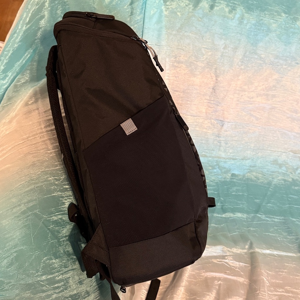Dell Gaming Backpack - Picture 2 of 12